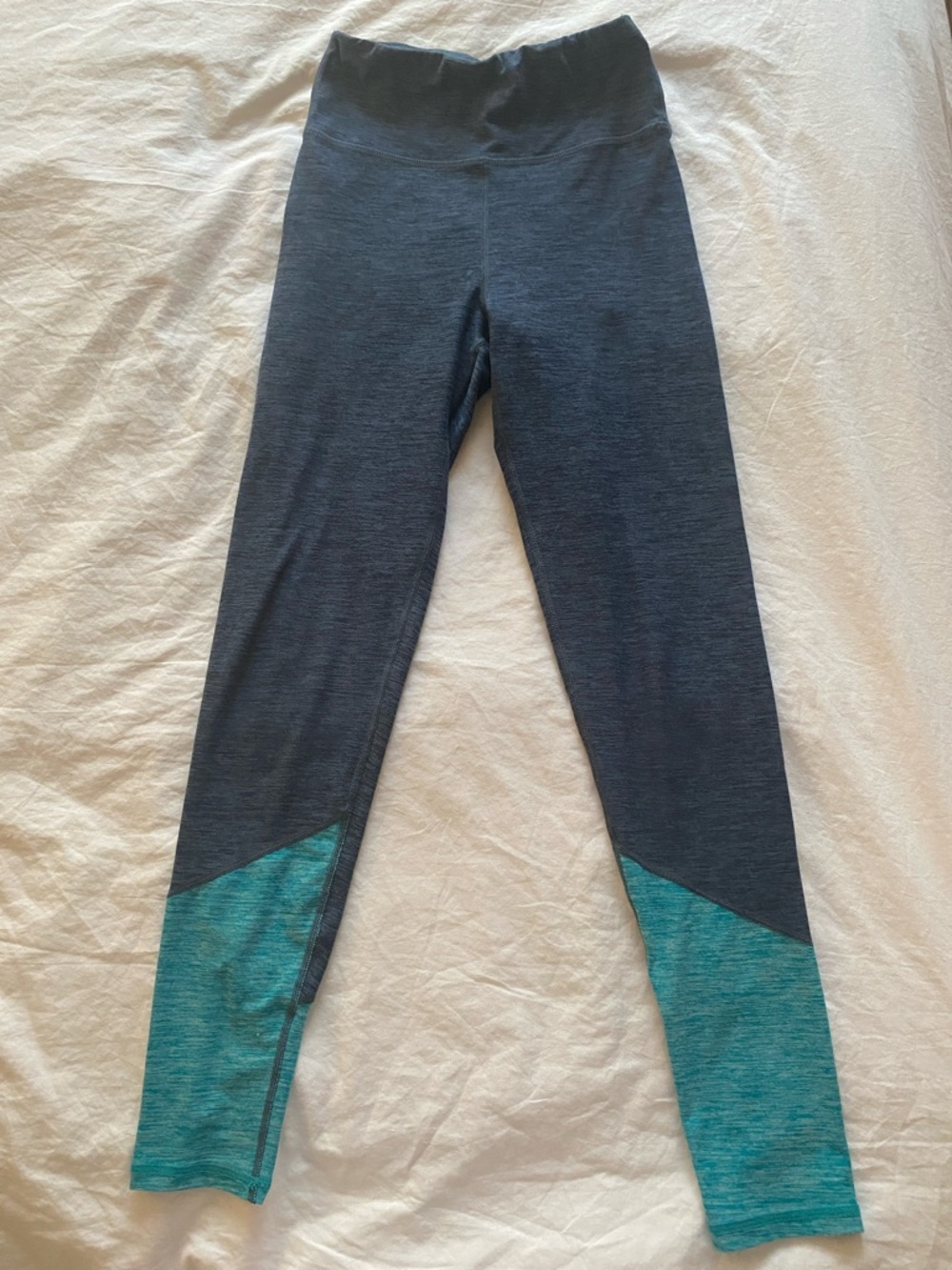 BARELY WORN KYODAN Blue Gray and Teal Colorblock Leggings